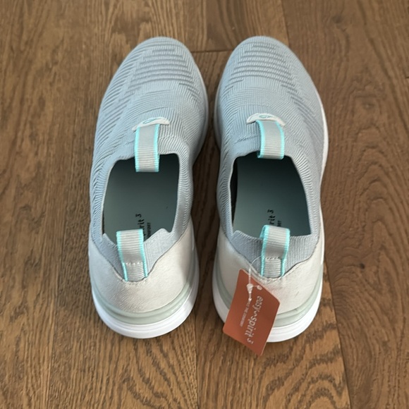 Easy Spirit Sneakers - Size 8.5M - brand new - Picture 3 of 4